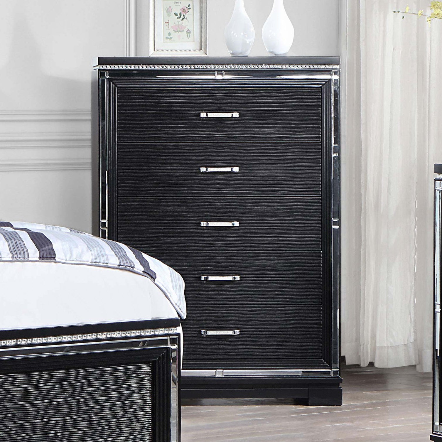 Cappola Rectangular 5-drawer Chest Silver and Black image